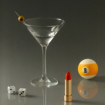 A cover of "sips + lips" cluster. The owner is studio.soleil. The cluster consists of 19 elements.