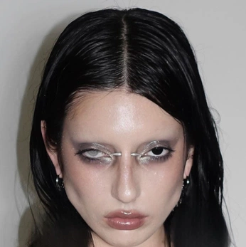 A cover of "Fashion demon" cluster. The owner is bbygiada. The cluster consists of 87 elements.