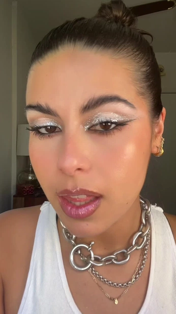 A cover of "Beauty" cluster. The owner is raeanne. The cluster consists of 5 elements.