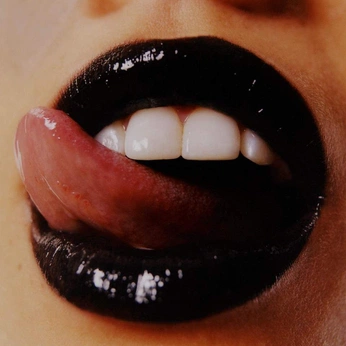 A cover of "Lips" cluster. The owner is notian. The cluster consists of 14 elements.