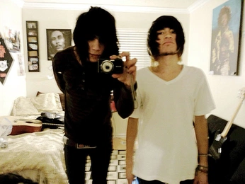 A cover of "⚜️" cluster. The owner is myspacemusictour. The cluster consists of 6 elements.