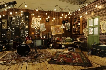 A cover of "FORUM CLUB" cluster. The owner is abbaa. The cluster consists of 68 elements.