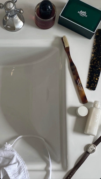 A cover of "Beauty" cluster. The owner is brierybank. The cluster consists of 1 element.