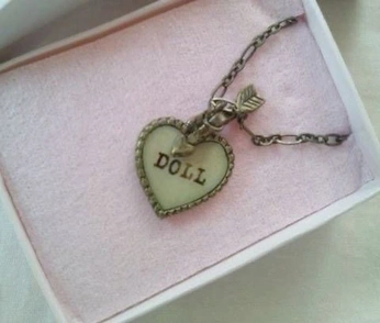 A cover of "sparkles" cluster. The owner is ammacrellin. The cluster consists of 18 elements.