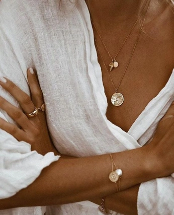 A cover of "Pictures" cluster. The owner is lolaashwell. The cluster consists of 2 elements.