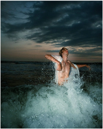 A cover of "WHO IS MANDIE?" cluster. The owner is creativeandclyde. The cluster consists of 16 elements.