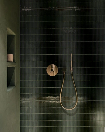 A cover of "einrichtung" cluster. The owner is noralune. The cluster consists of 19 elements.